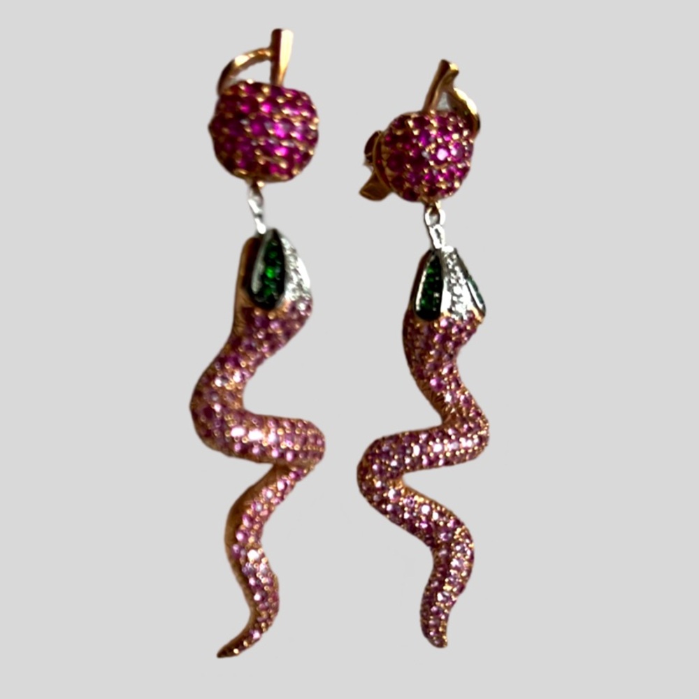 Go ahead and-let yourself be tempted by this vivid 18kt two-tone gold earrings - Picture 4 of 9